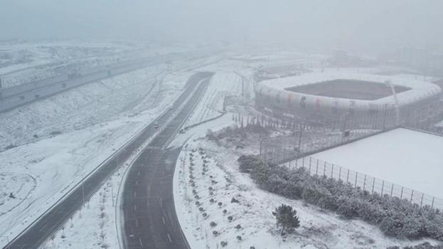 İstanbul'da kar başladı zorlu 24 saate girildi! Uzman isim ne kadar süreceğini açıkladı: 41 ile sarı kodlu uyarı