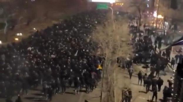 Polonya'dan vatandaşlarına 'İran'ı derhal terk edin' uyarısı