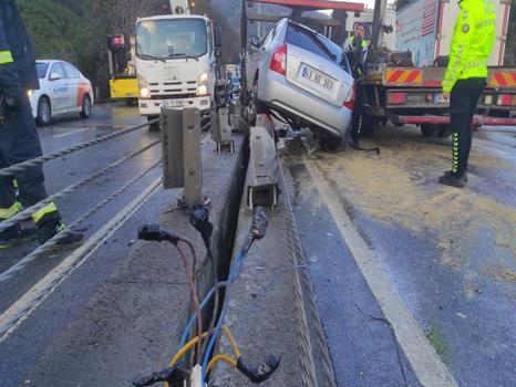 Sarıyer'de korkunç kaza! Aydınlatma direğine vurdu!