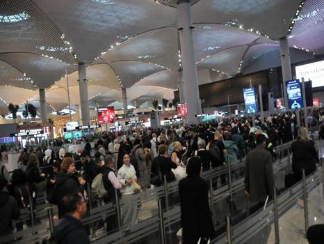 Sömestr başladı, havalimanına akın var!