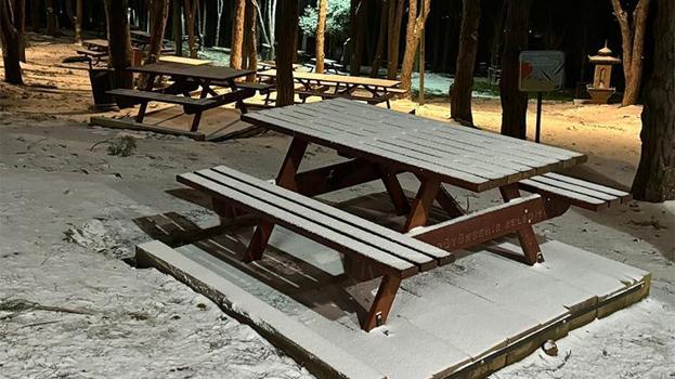 İstanbul güne karla başladı! Çamlıca Tepesi beyaza büründü