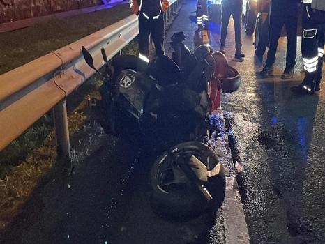 Önce önündeki araca sonra bariyere çarptı! İstanbul'da motosikletli ölüm!