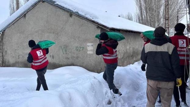 Kızılay’dan ihtiyaç sahiplerine kömür yardımı
