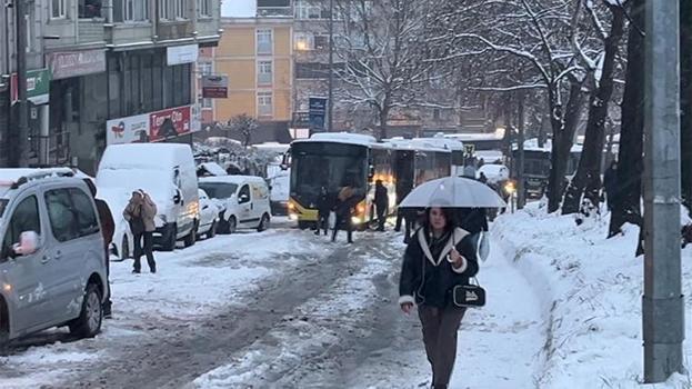 İstanbul'da beyaz esaret: Trafik durdu, işe gidenler zor anlar yaşadı! Valilik duyurdu, yasak geldi