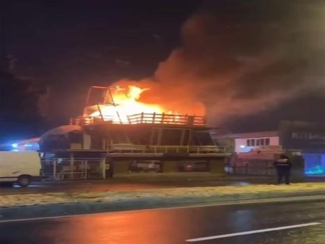 Avcılar'da bir anda alev aldı: Tüm binayı sardı