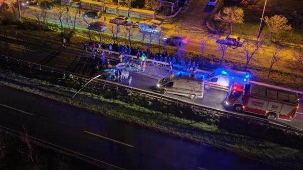 Silivri'de iki aracın karıştığı trafik kazasında araçta sıkışan sürücü hayatını kaybetti