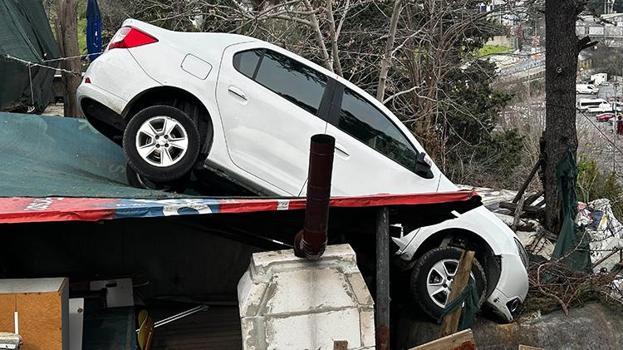 Sarıyer'de sürücü vitesleri karıştırınca faciadan dönüldü!