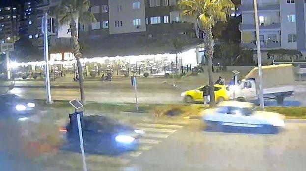 Mersin'de yayaya yol vermek isterken zincirleme kazaya neden oldu