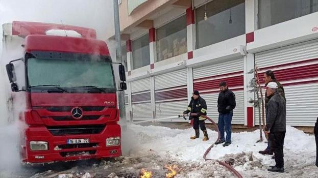Muş’ta park halindeki tırda yangın çıktı