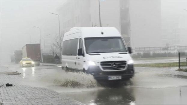 Tekirdağ Çorlu’da sağanak etkili oldu