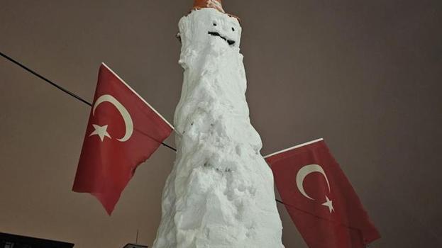 Elazığ'da sokağa çıkan gözlerine inanamadı! 13 yaşındaki çocuk yaptı, tam 4,5 metre