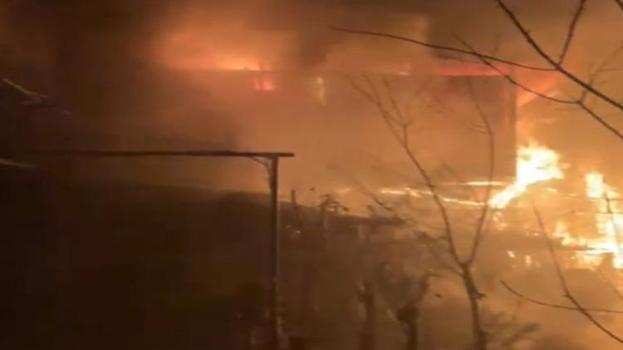 Sancaktepe'de korkutan yangın! Alevler bir anda binayı sardı