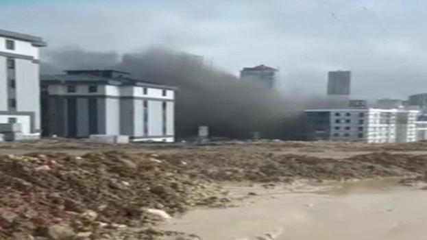 Başakşehir'de şantiyede korkutan yangın: İşçiler son anda tahliye edildi