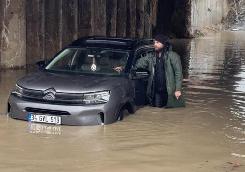 Edirne'de sağanak etkili oldu, yollar göle döndü!