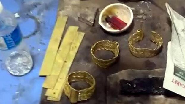 Güzellik merkezi süsü verilen iş yerinde sahte altın üretimine operasyon