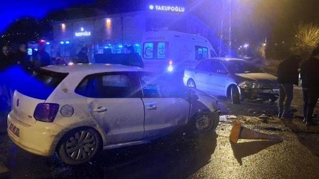 Düziçi’nde iki otomobil çarpıştı 2 kişi yaralandı