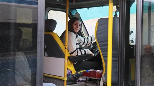 Sakarya 22 yaşındaki Sude'yi konuşuyor! "Ağabey" diyen yolcular onu görünce donup kalıyor