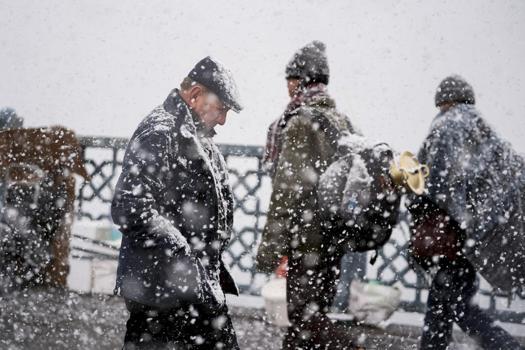 Lapa lapa kar yağışı ve sağanaklar geri dönüyor! Meteoroloji ve AKOM açıkladı: 2 il için turuncu, 19 il için sarı kodlu uyarı geldi