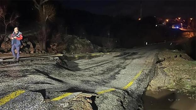 Uşak’ta sağanak felakete dönüştü! Korkulan oldu, o yol çöktü