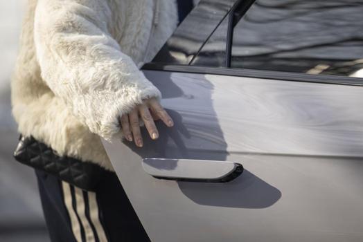 Elektrikli araçların gizli kapı kolları yasaklanıyor