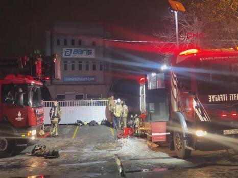 İstanbul Avcılar'da hareketli gece: Teksti deposu küle döndü!