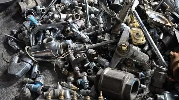 Çöpe atılan metallerden üretip Avrupa'ya satıyorlar! Kimse yüzüne bakmıyordu şimdi sipariş yağıyor