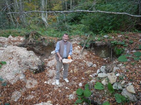 Gizemli yer altı yapıları definecilerin talanına uğradı!