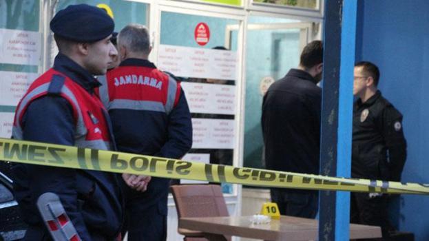 Sakarya'da emekli polis dehşet saçtı: Eşini ve MHP ilçe başkanını silahla vurarak öldürdü