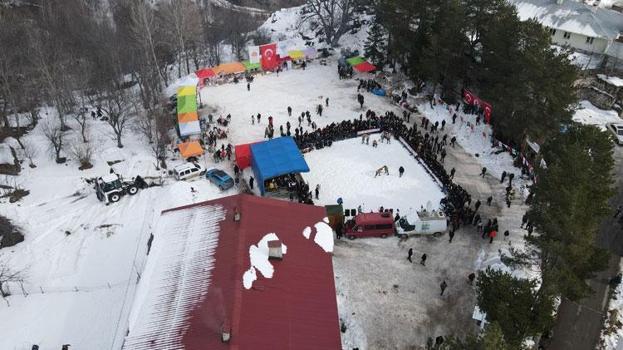 Artvin Veliköy'de 300 yıllık gelenek kar üstünde böyle yaşatılıyor