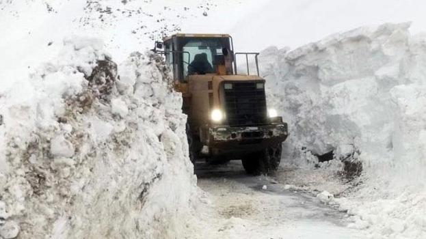 Bitlis Hizan’da çığ tehlikesi nedeniyle karla mücadele çalışmaları durduruldu