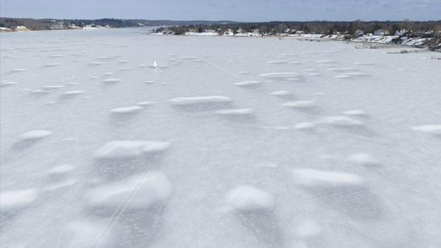 ABD'nin Navesink Nehri kutup soğuğunun etkisiyle kısmen dondu