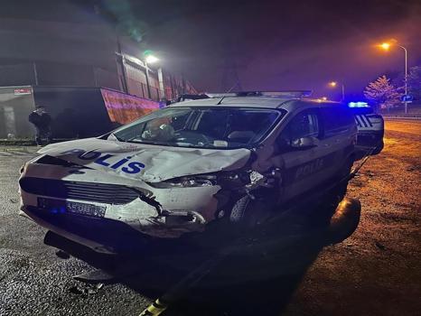 İstanbul'da polis aracı kaza yaptı: 2'si ağır 3 yaralı!