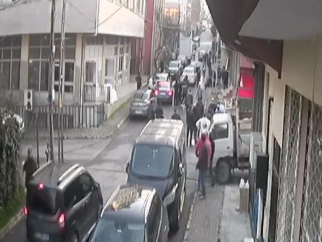 İstanbul'da laf atma kavgası: 6 yaralı!