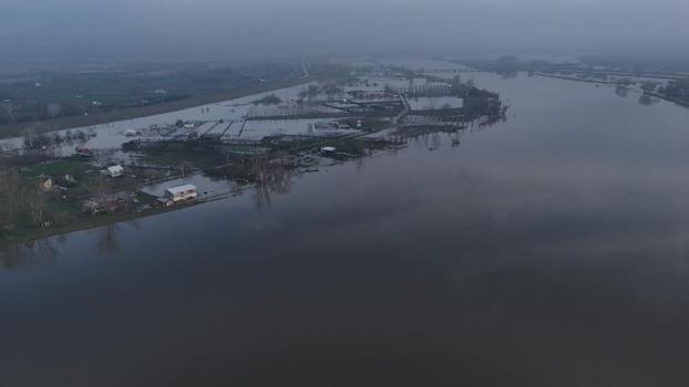 'Turuncu alarm' seviyesindeki Meriç Nehri'nde su debisi düşmeye başladı