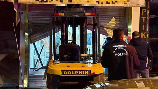 Kayseri'de arsız hırsız forkliftle kuyumcuya daldı! Görüntüler şoke etti