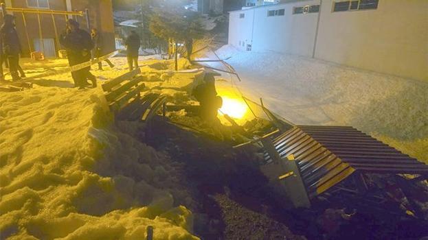 Hakkari’de istinat duvarı çöktü! Mahalleli panik oldu