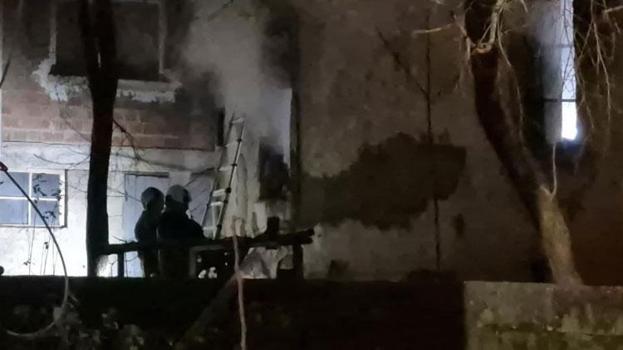 Bartın'da 2 katlı evde yangın paniğe neden oldu