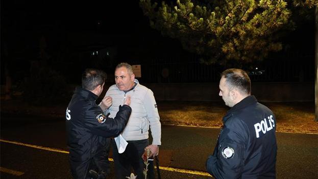 Nevşehir’de alkollü sürücü yolda uyuya kaldı, uyanınca polise ecel teri döktürdü