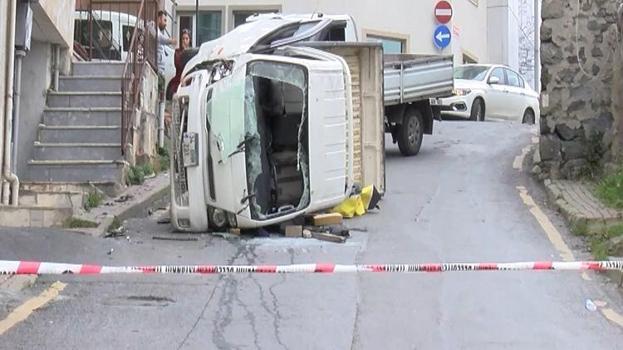 İstanbul'da yürekleri ağza getiren kaza! Sürücü araç içinde sıkıştı
