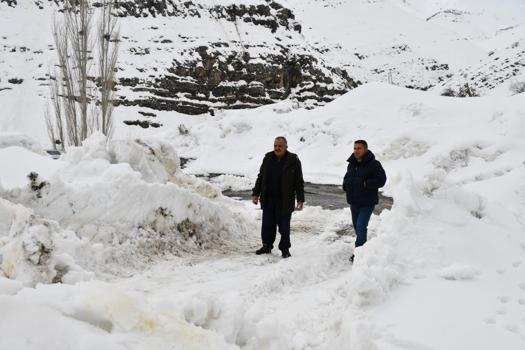Çığ riski nedeniyle yollar 60 gündür kapalı