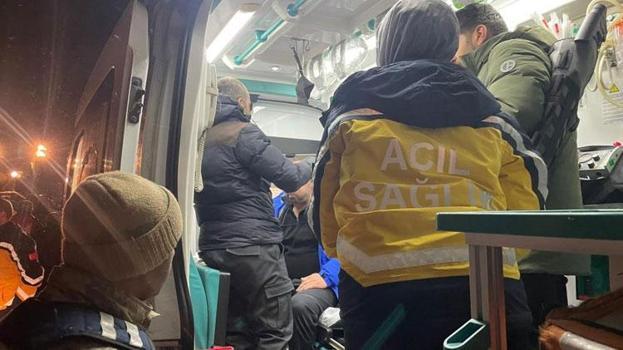 Üzerine çığ düşen araçtaki 4 personel kurtarıldı