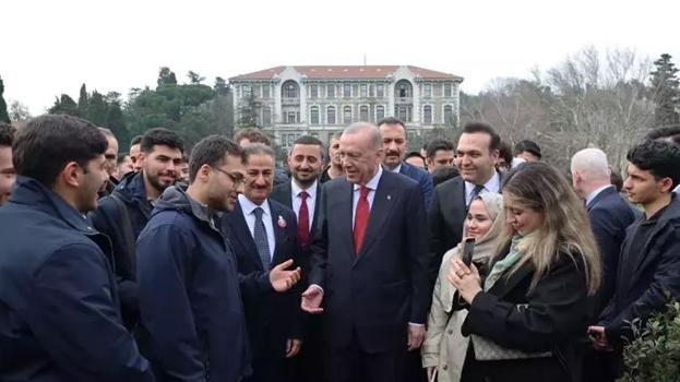 Cumhurbaşkanı Erdoğan ve Boğaziçi öğrencileri birlikte yürüdü