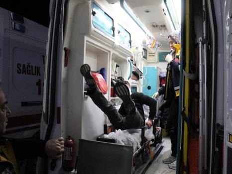 Aksaray'da hastane karıştı: Yaralı halde sedyeden atlayıp saldırdı!