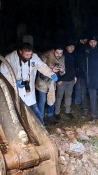 Bartın'da mezardan paket çıktı! Muhtar fark etti, imamlar şaşkına döndü! Mahalleli günlerdir konuşuyor