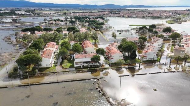 Burası Venedik değil Burhaniye! Şehirde sokaklar göle döndü