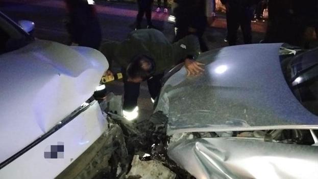 Mardin'de iki otomobil çarpıştı, 3'ü çocuk 6 kişi yaralandı