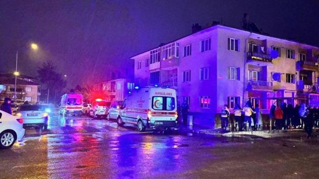 Erzincan’da yangın paniği: 3’ü çocuk 8 kişi dumandan etkilendi
