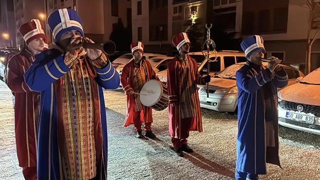 Nevşehir'de ilk sahura tarihi dokunuş: Mehter marşlarıyla uyandılar!