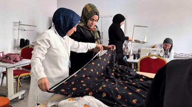 Hakkari Yüksekova'da kadınlar dikiş-nakış kursuyla hem meslek ediniyor hem sosyalleşiyor