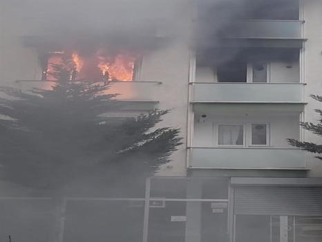 İstanbul'da alevler geceyi sardı! 4 kişi mahsur kaldı